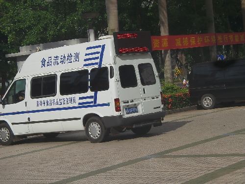 移動(dòng)檢測車(chē)能快速高效的對食品進(jìn)行檢測